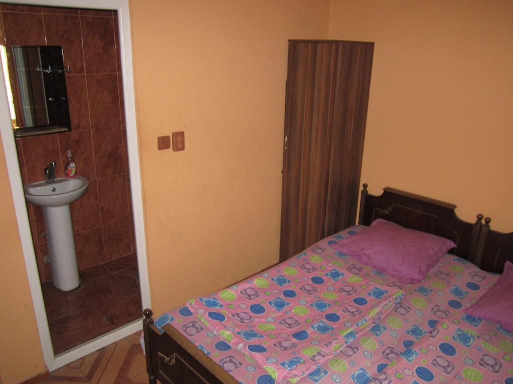 Guesthouse 97 In Batumi Exterior photo