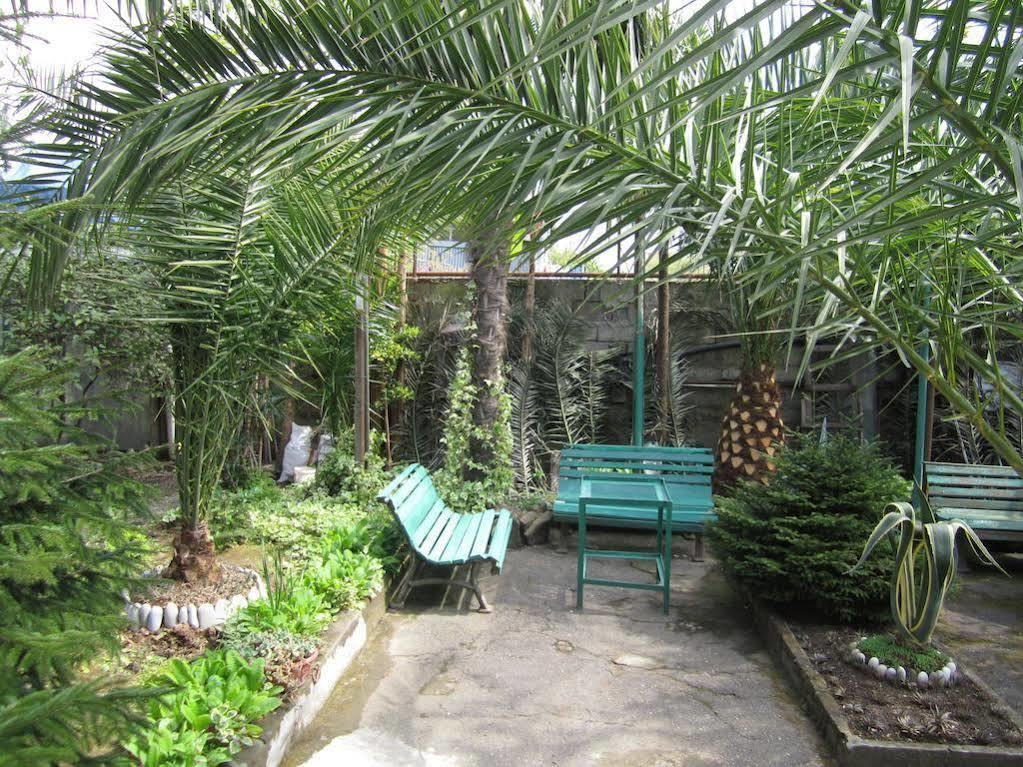 Guesthouse 97 In Batumi Exterior photo